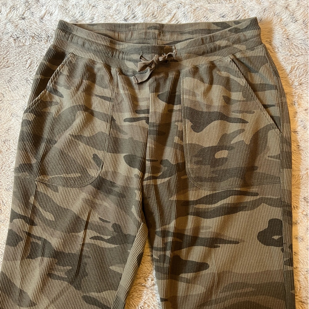 Thermal camo print joggers